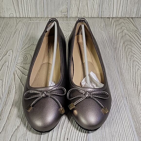 Salon Studio Metallic Pewter Wedge Slip On Bow Toe Shoes Womens 8W NEW - Picture 4 of 13